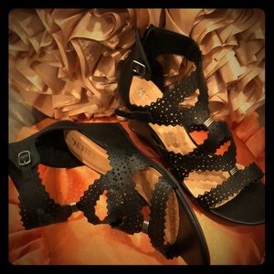 Wedge heel Back XOXO dress shoes